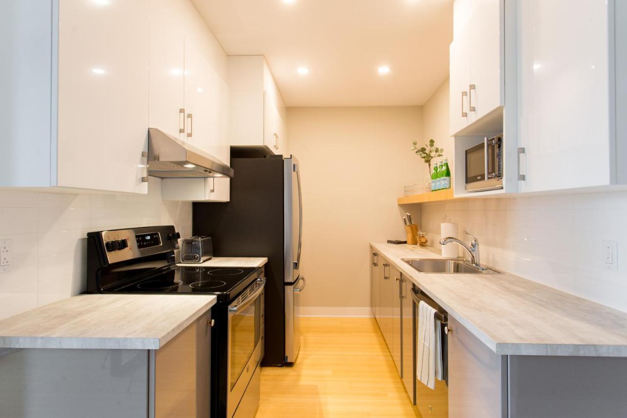 Trendy Little Italy 3 Bedroom Condo By Den Stays Montréal Extérieur photo